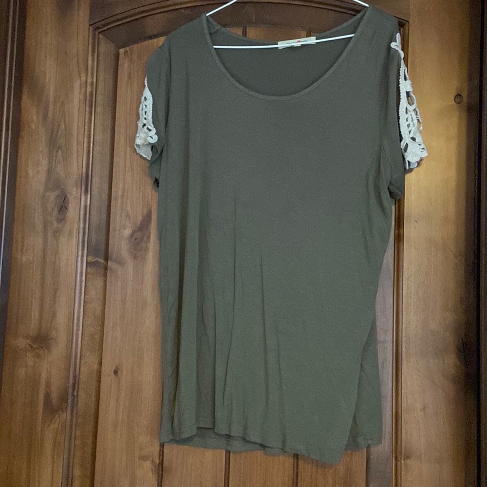 Wishful park green laced sleeved tee